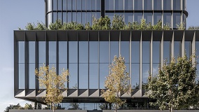 Foto de GCA Architects rehabilita el edificio Faro con soluciones Wicona