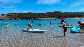 Foto de ‘Aprende a través del surfing’ acerca el mar a 600 escolares de Menorca