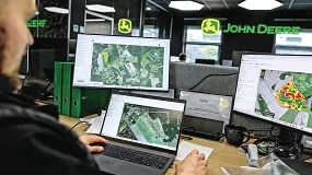 Foto de 25 años de evolución del guiado automático de John Deere