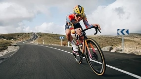 Foto de Llega la nueva configuración de la Specialized Aethos y una ampliada gama de cascos Team Replica