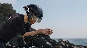 Foto de Corta el viento con el casco Mistral 3.0 de KASK para contrarreloj y triatlón