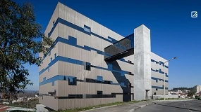 Foto de Navarra aplica fachada de vidro no Hospital Terra Quente
