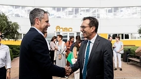 Foto de El ministro de Trabajo francés visita el almacén de Fnac en Madrid para conocer su protocolo frente al calor extremo