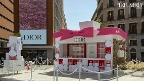 Foto de Dior transforma la Plaza del Callao en un taller de costura para presentar Miss Dior Eau de Parfum
