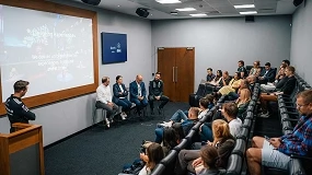 Foto de "The lights never go off": Signify lleva la iluminación conectada al campus de Mercedes-AMG PETRONAS F1 en Brackley