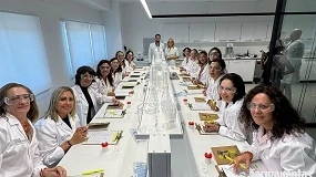 Foto de Postgradum lleva a sus alumnos de dermocosmética al laboratorio de Gema Herrerías
