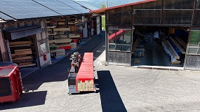 Foto de Fink Holzbau sube su rampa del 7% sin detenerse con dos carretillas multidireccionales Phoenix de Hubtex