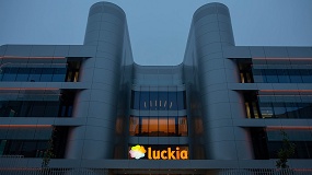 Foto de La iluminaci�n transforma por la noche la nueva sede de Luckia en A Coru�a
