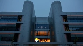 Foto de La iluminación transforma por la noche la nueva sede de Luckia en A Coruña