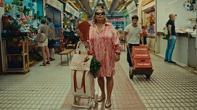 Foto de Cruzcampo y Rolser convierten el carro de la compra en el accesorio de moda inesperado de 2026