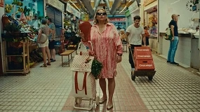 Foto de Cruzcampo y Rolser convierten el carro de la compra en el accesorio de moda inesperado de 2026