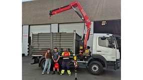 Foto de Transgr�as entrega a Heechee una gr�a Fassi F95B con carrocer�a a medida