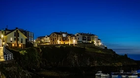 Foto de Tapia de Casariego (Asturias): transformación lumínica que responde a la exigencia del entorno