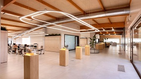 Foto de Tecsoled ilumina las nuevas instalaciones de Carmencita con luminarias Curve Create a medida