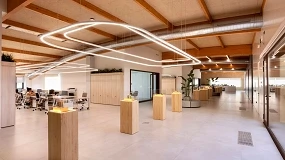 Foto de Tecsoled ilumina las nuevas instalaciones de Carmencita con luminarias Curve Create a medida