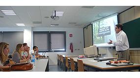 Foto de Ceracasa imparte una charla en el programa de arquitectura sostenible en la UPV de Valencia