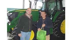 Foto de John Deere hace entrega del primer tractor de la Serie 6M en Espaa