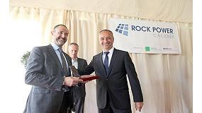 Foto de Rock Power Cceres entrega a Emerson una mencin especial en el estreno de su nueva planta fotovoltaica