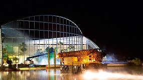 Foto de La gra mvil MK 88 de Liebherr trabaja en la construccin de una piscina cubierta en Badewelt Sinsheim