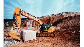 Foto de Una excavadora Case CX470C trabaja con xito en las canteras de Botticino