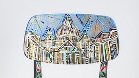 Foto de Young British artist Ben Mosley paints British and Italian landmarks on Novamobili furniture