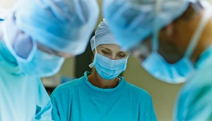 Foto de La ropa antivirus, cada vez más cerca de la cadena de producción de uniformes