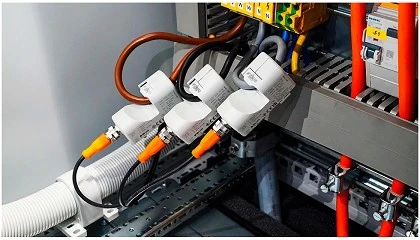 Foto de Supervisar los picos de carga con sensores de corriente IO-Link de Stego