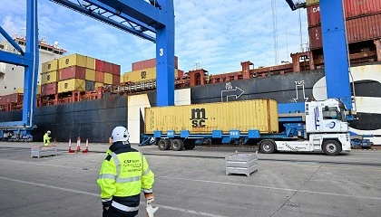 Foto de El puerto de Bilbao recibe al MSC ELA, un buque portacontenedores de 4.900 TEUs de capacidad y 294 metros de eslora