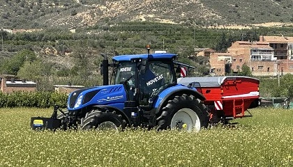 Foto de Maschio Gaspardo explica las caractersticas de la abonadora Primo EWH 432 en una jornada en Alfarrs