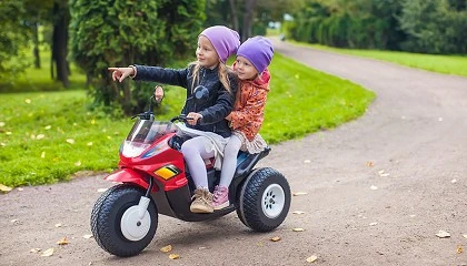 Foto de Vehículos montables, juguetes que favorecen la autonomía de los pequeños