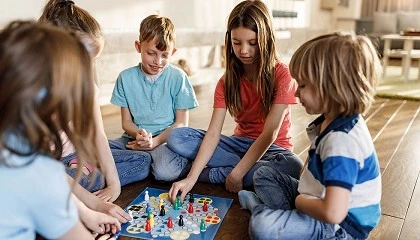 Foto de Juegos de mesa, diversin y aprendizaje en grupo