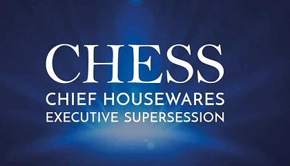 Foto de Pooh Vichidvongsa, de pOpshelf, pronunciar el discurso de apertura Chief Housewares Executive SuperSession 2024 (Chess)