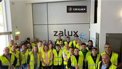 Foto de El Grupo Trilux fomenta el talento local con visitas educativas a su planta de produccin de Zalux