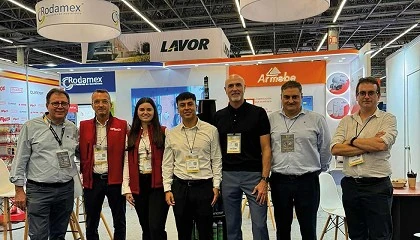 Foto de Miembros del Club Export AFEB participan en un stand agrupado en Expoferretera 2024