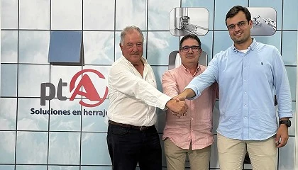 Fotografia de Entrevista con Fernando Baeza, CEO de PTA Herrajes, y con Antonio Salvador, responsable de Savio en Espaa