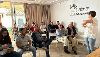 Foto de Los socios de Cabra Malaguea se forman sobre el uso de la aplicacin Rumia