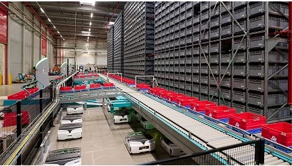 Foto de Skypod de Exotec en el almacén de Auchan Luxemburgo: automatización a favor de las personas