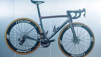 Foto de Carlos Sainz ya tiene su bici Specialized personalizada