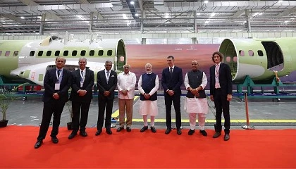 Foto de Tata Advanced Systems y Airbus inauguran la lnea de montaje final del C295 en Vadodara, India