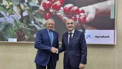 Foto de Cooperativas Agro-alimentarias y AgroBank renuevan su impulso el sector agroalimentario