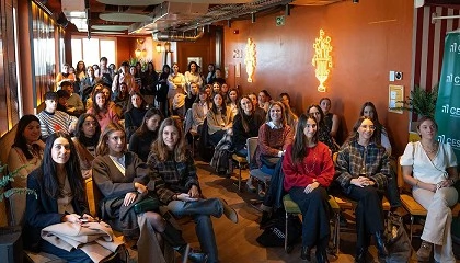 Foto de El sector farmacutico destaca la importancia de la diferenciacin y el autoconocimiento para favorecer la insercin laboral de los jvenes talentos