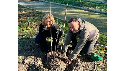 Foto de El Ayuntamiento de Granada planta 40 ejemplares arbreos en el Parque del Fargue