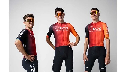 Foto de As luce el maillot 2025 del INEOS Grenadiers creado por Gobik