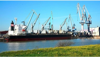 Foto de El Puerto de Sevilla descarga ms de 17.300 toneladas de maz