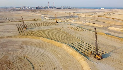 Foto de Compactacin dinmica del suelo con equipos Bauer en el desierto de Kuwait