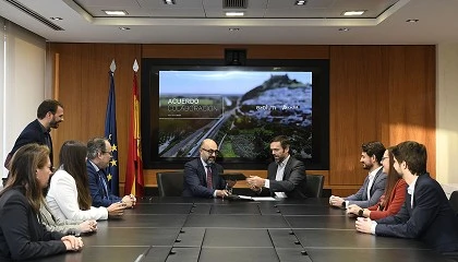 Foto de Adif y Exolum sellan un acuerdo para estudiar la creacin de una red logstica ferroviaria de graneles lquidos