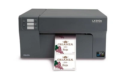 Foto de Branding de vinos bajo demanda con la impresora de etiquetas a color LX910e