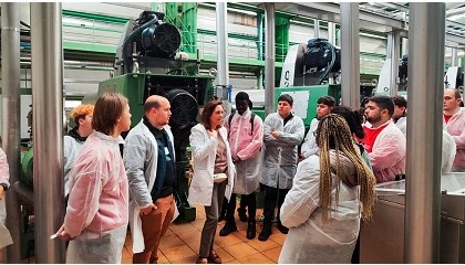 Foto de Deoleo forma en las virtudes del aceite de oliva a alumnos hosteleros de la Fundacin Cruzcampo