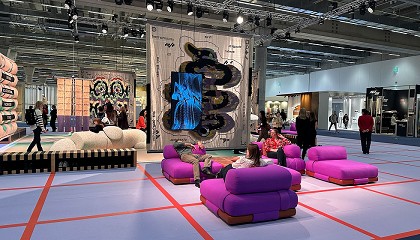 Patricia Urquiola, arquitecta y diseñadora creadora de la instalación ‘Among-us’ en Heimtextil 2025