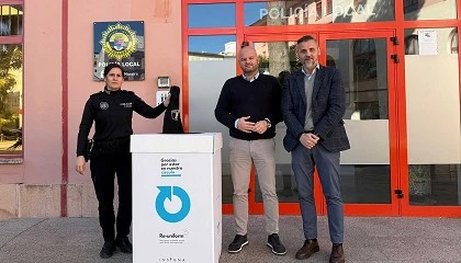 Foto de El Ayuntamiento de Teulada Moraira firma un acuerdo para el reciclaje de uniformes policiales